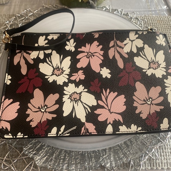 Anne Klein floral Wristlet! - Picture 7 of 9